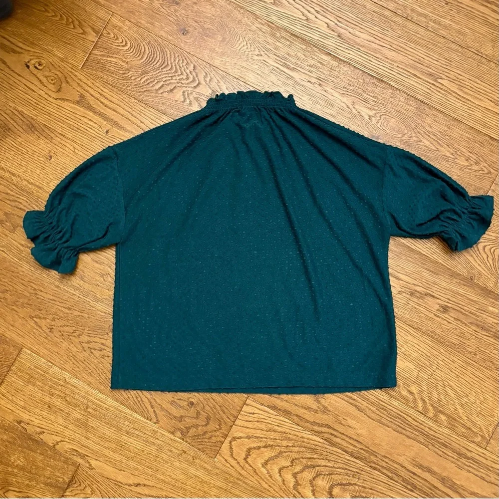 Madewell Texture & Thread Clip Dot Ruffle
Top - Picture 7 of 7